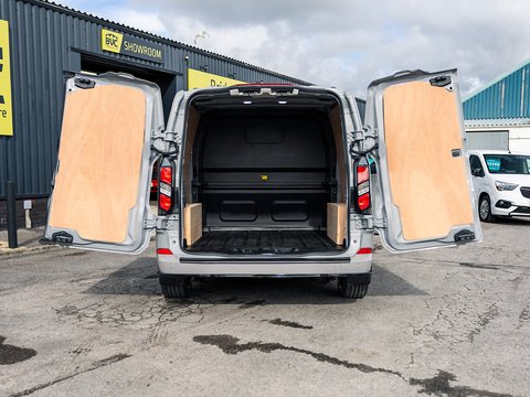 2.5 320 Duratec 11.8kWh Limited Crew Van Double Cab 5dr Petrol Plug-in Hybrid Auto L2 H1 Euro 6 (232 ps)