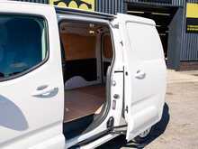 Vauxhall Combo 1.5 Turbo D 2300 Pro Panel Van 6dr Diesel Manual L2 H1 Euro 6 (s/s) (100 ps)