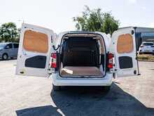Vauxhall Combo 1.5 Turbo D 2300 Pro Panel Van 6dr Diesel Manual L2 H1 Euro 6 (s/s) (100 ps)