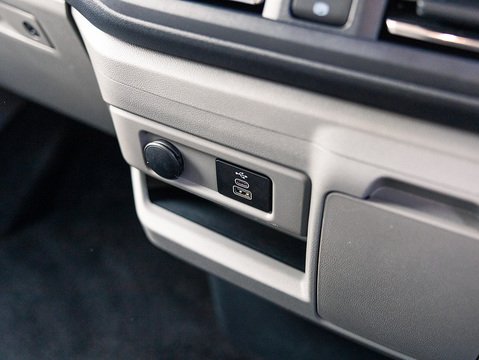 2.0 320 EcoBlue Limited Crew Van Double Cab 5dr Diesel Auto L2 H1 Euro 6 (s/s) (170 ps)