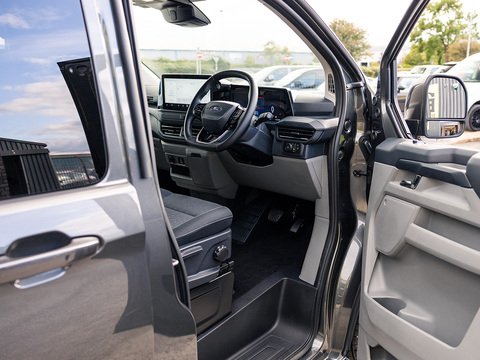 2.0 320 EcoBlue Limited Crew Van Double Cab 5dr Diesel Auto L2 H1 Euro 6 (s/s) (170 ps)