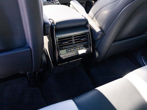3.0 D300 MHEV Dynamic SE SUV 5dr Diesel Auto 4WD Euro 6 (s/s) (300 ps)