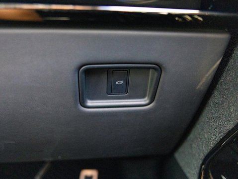 3.0 D300 MHEV Dynamic SE SUV 5dr Diesel Auto 4WD Euro 6 (s/s) (300 ps)