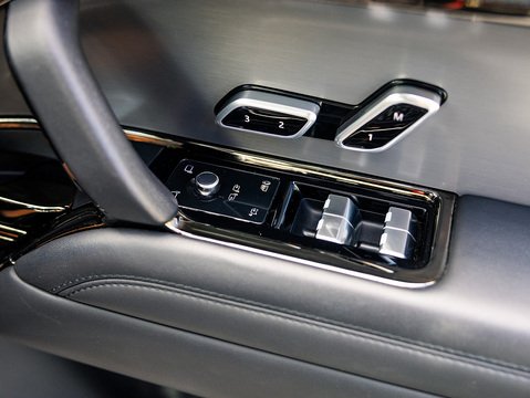 3.0 D300 MHEV Dynamic SE SUV 5dr Diesel Auto 4WD Euro 6 (s/s) (300 ps)
