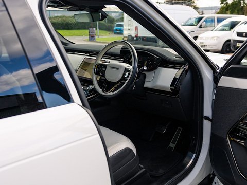 3.0 D300 MHEV Dynamic SE SUV 5dr Diesel Auto 4WD Euro 6 (s/s) (300 ps)