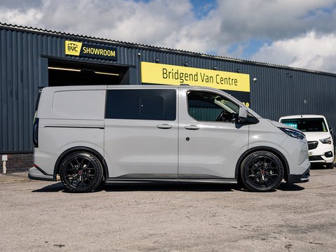 2.5 320 Duratec 11.8kWh Limited Crew Van Double Cab 5dr Petrol Plug-in Hybrid Auto L1 H1 Euro 6 (232 ps)