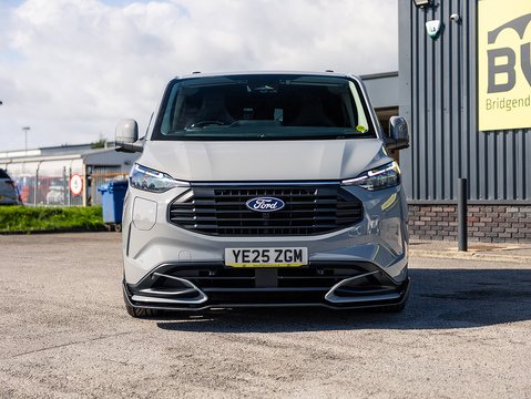 2.5 320 Duratec 11.8kWh Limited Crew Van Double Cab 5dr Petrol Plug-in Hybrid Auto L1 H1 Euro 6 (232 ps)