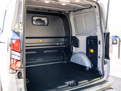 2.5 320 Duratec 11.8kWh Limited Crew Van Double Cab 5dr Petrol Plug-in Hybrid Auto L1 H1 Euro 6 (232 ps)