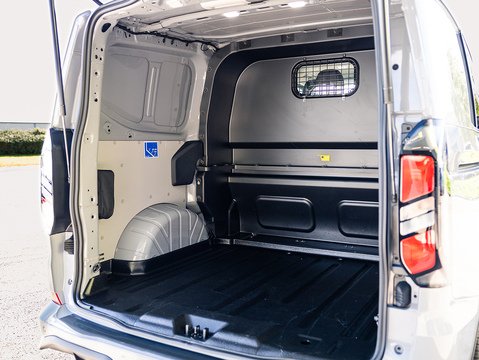 2.5 320 Duratec 11.8kWh Limited Crew Van Double Cab 5dr Petrol Plug-in Hybrid Auto L1 H1 Euro 6 (232 ps)