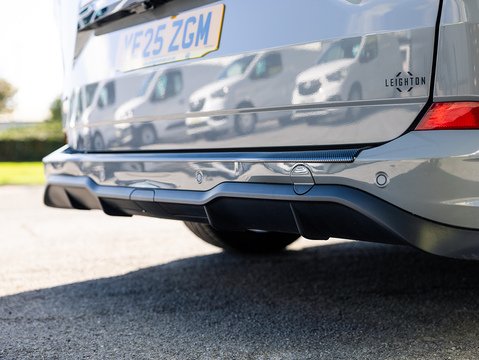 2.5 320 Duratec 11.8kWh Limited Crew Van Double Cab 5dr Petrol Plug-in Hybrid Auto L1 H1 Euro 6 (232 ps)