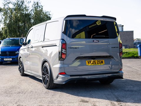 2.5 320 Duratec 11.8kWh Limited Crew Van Double Cab 5dr Petrol Plug-in Hybrid Auto L1 H1 Euro 6 (232 ps)