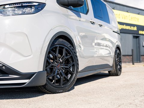 2.5 320 Duratec 11.8kWh Limited Crew Van Double Cab 5dr Petrol Plug-in Hybrid Auto L1 H1 Euro 6 (232 ps)