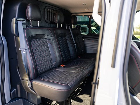 2.5 320 Duratec 11.8kWh Limited Crew Van Double Cab 5dr Petrol Plug-in Hybrid Auto L1 H1 Euro 6 (232 ps)
