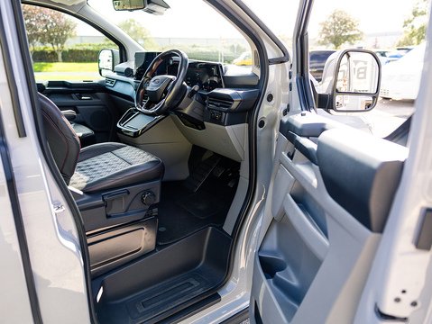 2.5 320 Duratec 11.8kWh Limited Crew Van Double Cab 5dr Petrol Plug-in Hybrid Auto L1 H1 Euro 6 (232 ps)