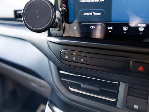 2.5 320 Duratec 11.8kWh Limited Crew Van Double Cab 5dr Petrol Plug-in Hybrid Auto L1 H1 Euro 6 (232 ps)
