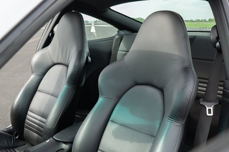 Porsche 911 996 Carrera 4S - U1391