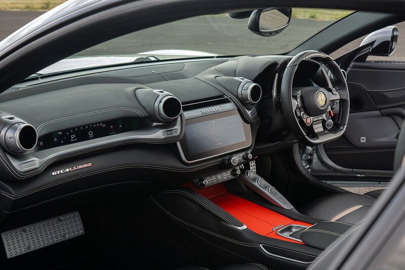 Ferrari GTC4Lusso V12 - U1439