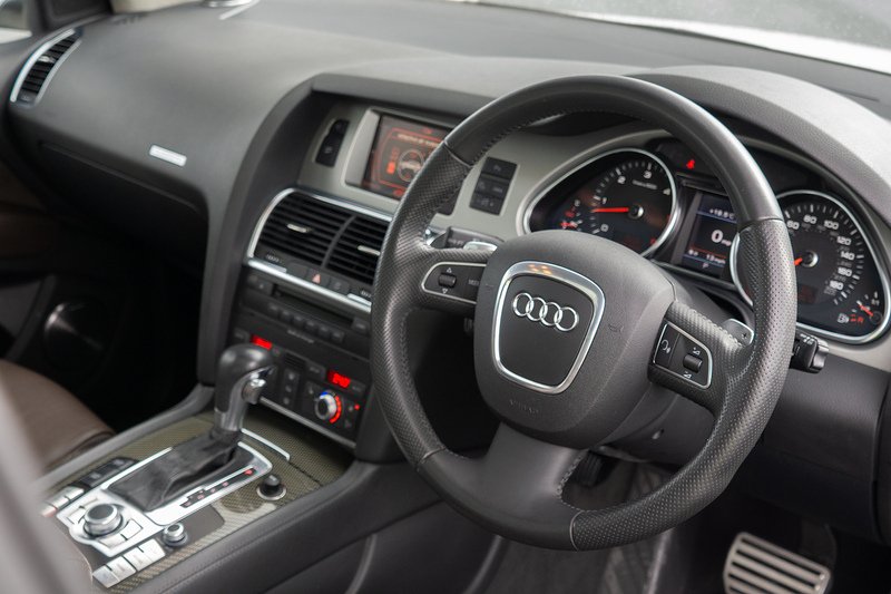 Audi Q7 TDI V12 - U1482