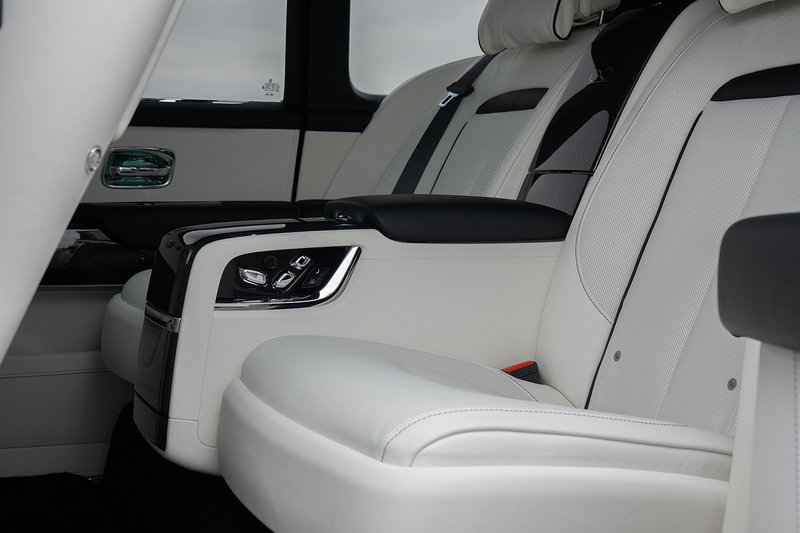 Rolls-Royce Cullinan V12 Black Badge - U1506