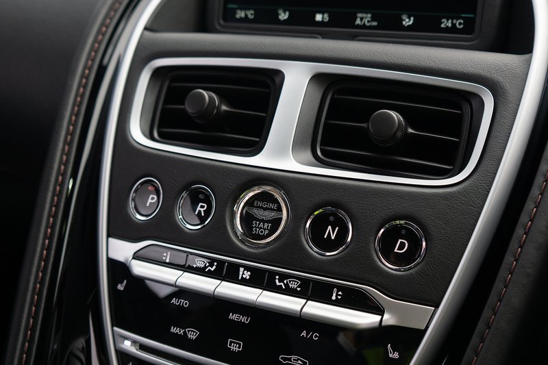 Aston Martin DB11 V12 BiTurbo AMR - U1511