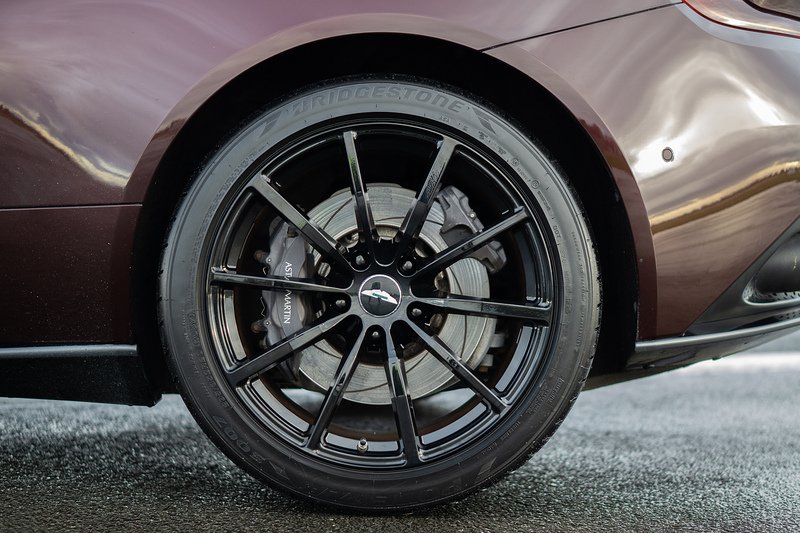 Aston Martin DB11 V12 BiTurbo AMR - U1511