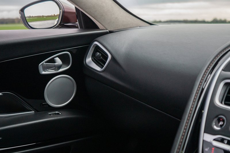 Aston Martin DB11 V12 BiTurbo AMR - U1511