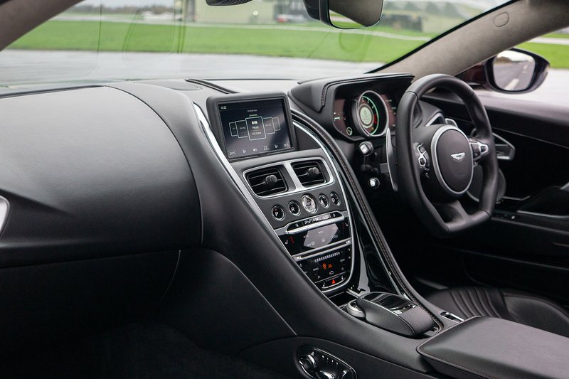 Aston Martin DB11 V12 BiTurbo AMR - U1511