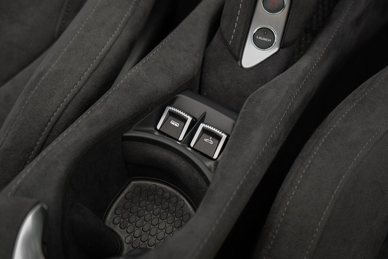 McLaren 720S T V8 - U1527