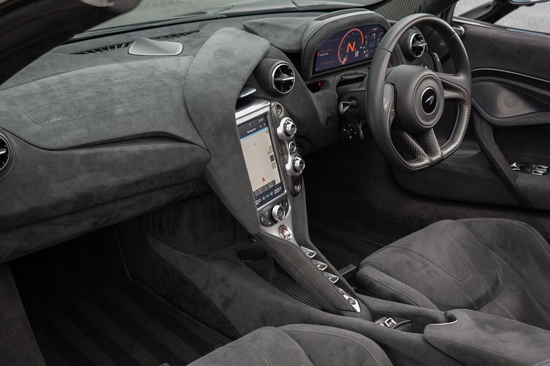 McLaren 720S T V8 - U1527