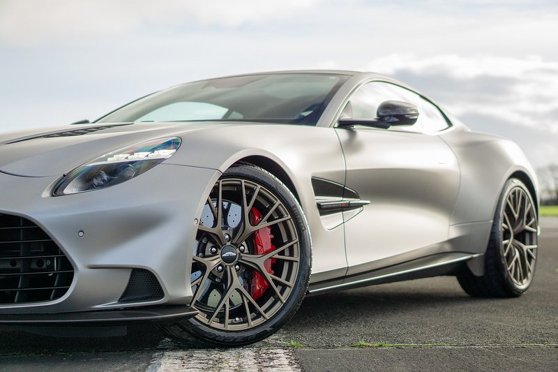 Aston Martin Vanquish V12 BiTurbo - U1528
