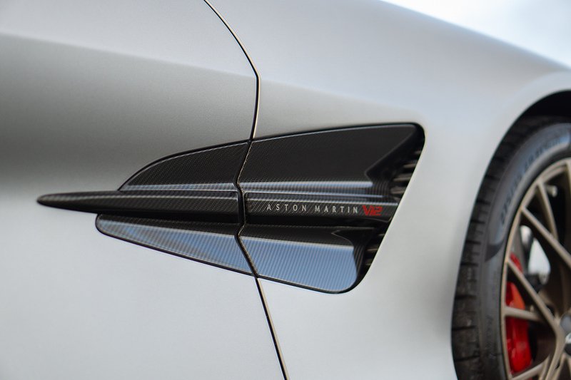 Aston Martin Vanquish V12 BiTurbo - U1528