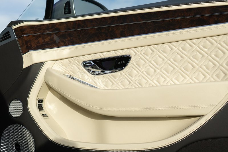 Bentley Continental W12 GT - U1544