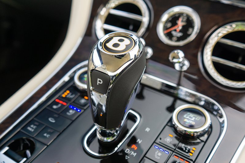 Bentley Continental W12 GT - U1544