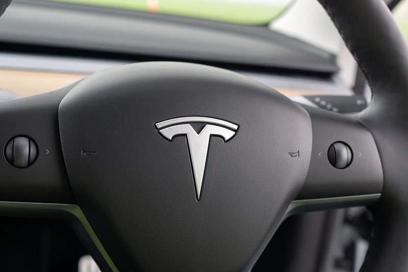 Tesla Model 3 Performance - U1550