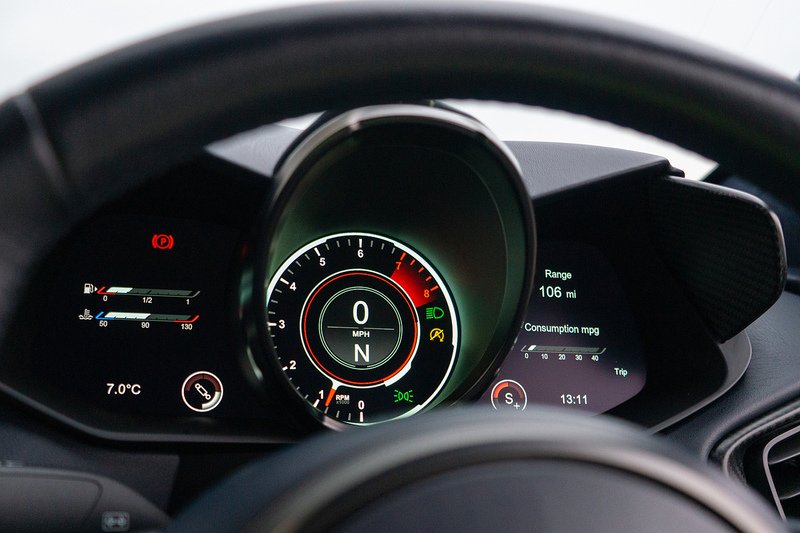 Aston Martin Vantage V8 AMR Hero - U1551