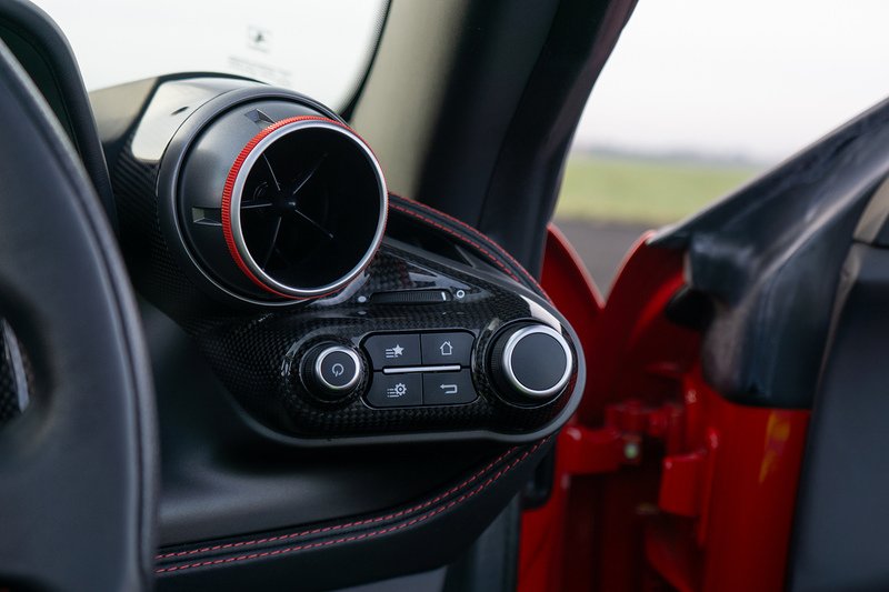Ferrari F8 Spider T V8 - U1555