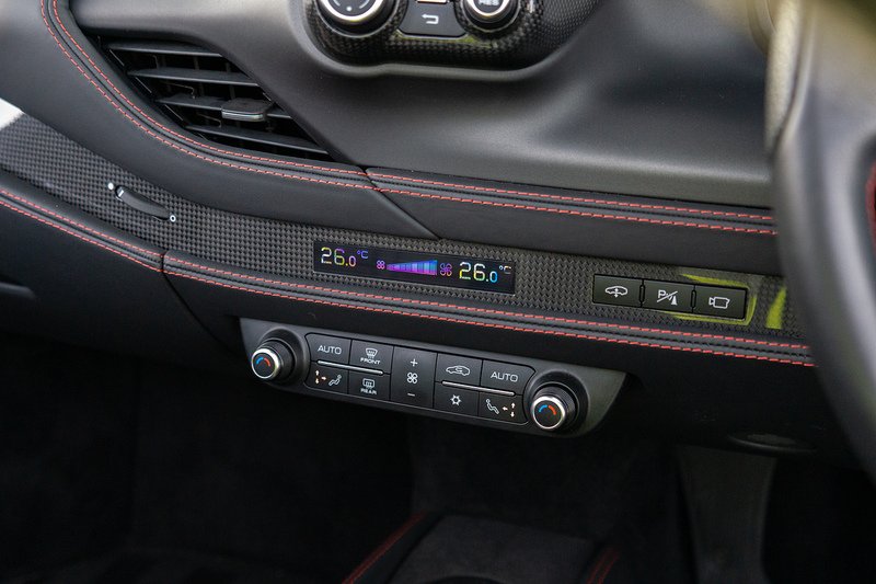 Ferrari F8 Spider T V8 - U1555