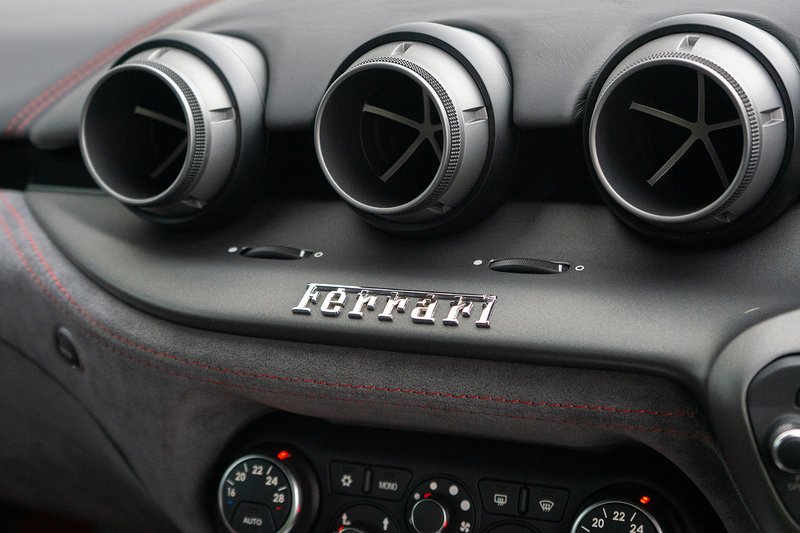 Ferrari F12 Berlinetta V12 - U1560