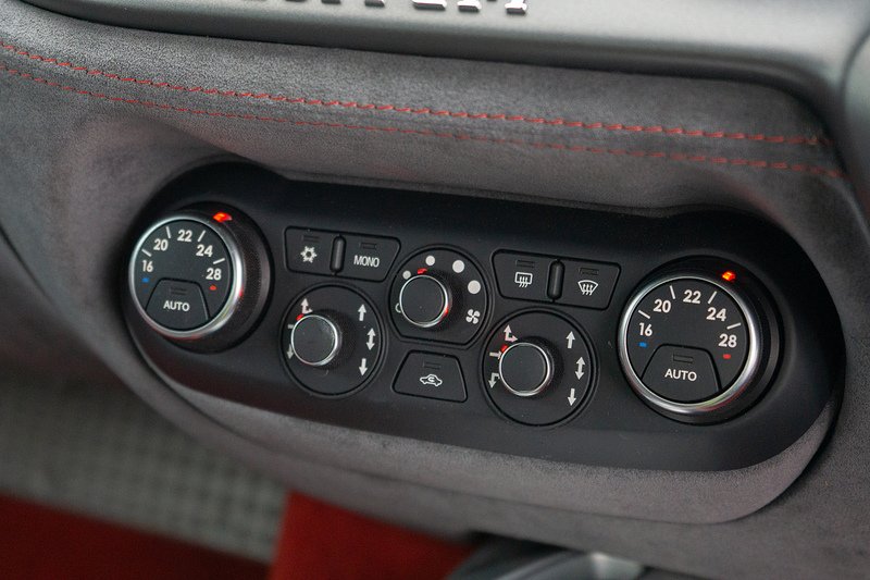 Ferrari F12 Berlinetta V12 - U1560