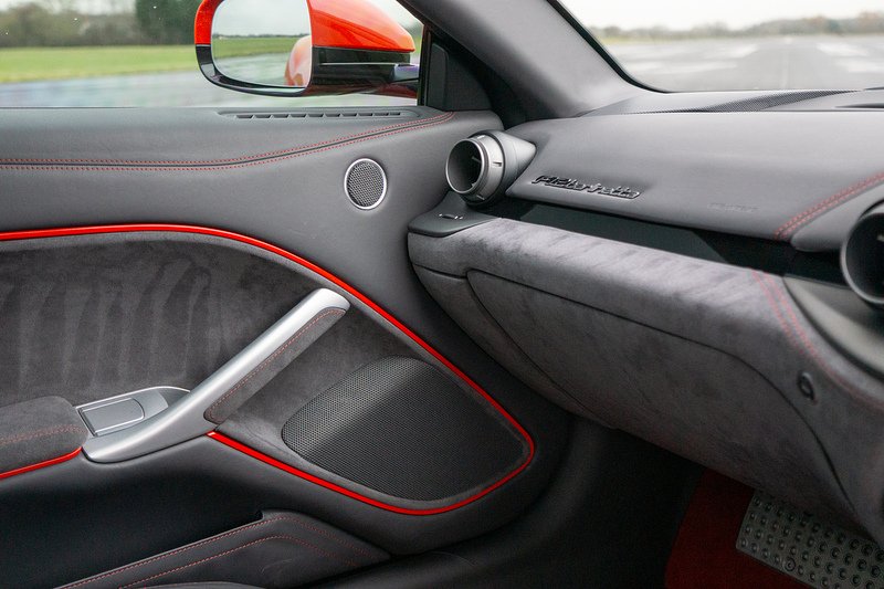 Ferrari F12 Berlinetta V12 - U1560