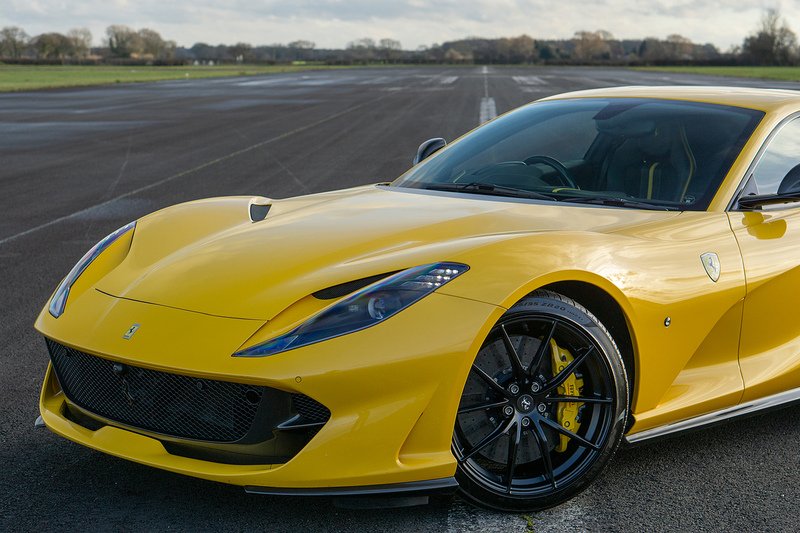Ferrari 812 Superfast V12 - U1562