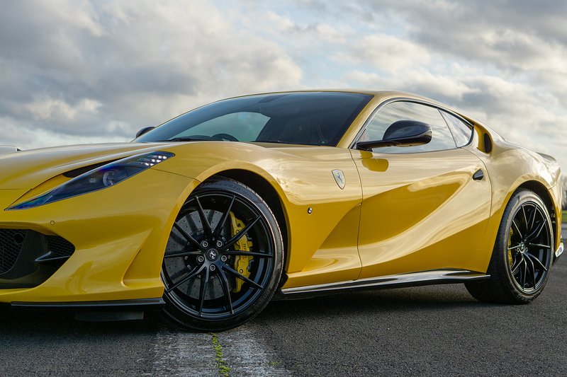 Ferrari 812 Superfast V12 - U1562