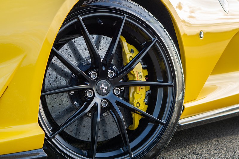 Ferrari 812 Superfast V12 - U1562