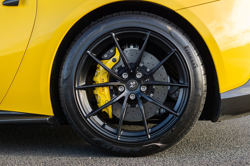 Ferrari 812 Superfast V12 - U1562