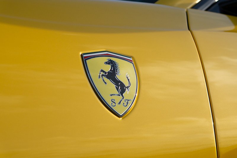 Ferrari 812 Superfast V12 - U1562
