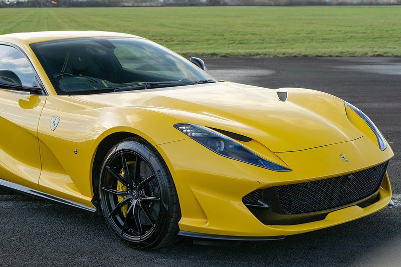 Ferrari 812 Superfast V12 - U1562