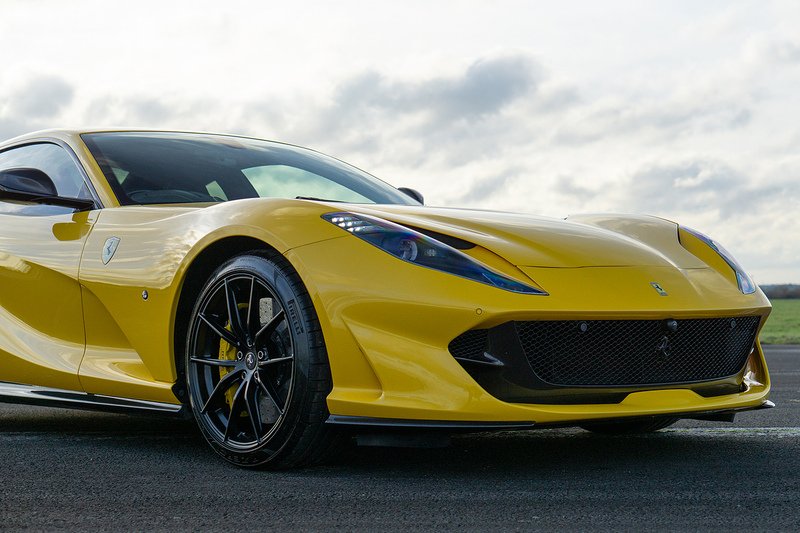 Ferrari 812 Superfast V12 - U1562