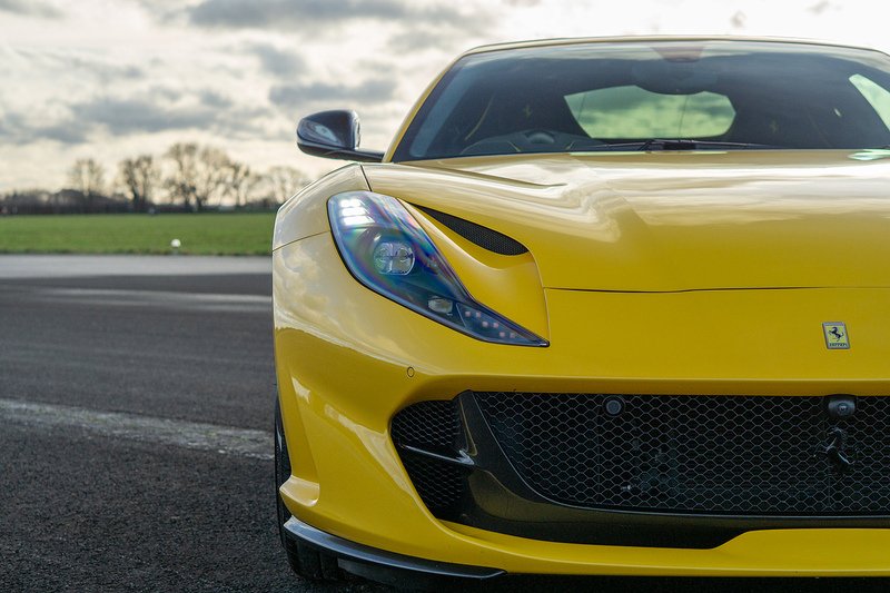 Ferrari 812 Superfast V12 - U1562