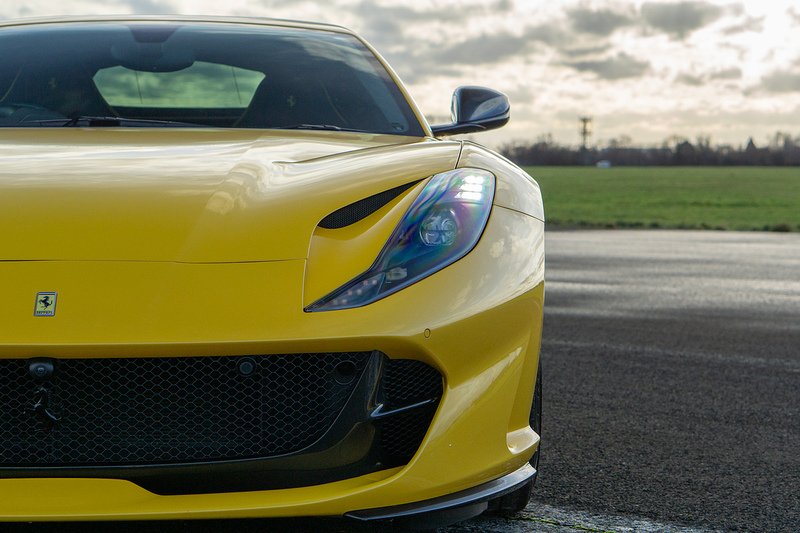 Ferrari 812 Superfast V12 - U1562