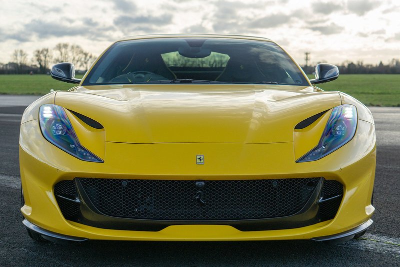 Ferrari 812 Superfast V12 - U1562
